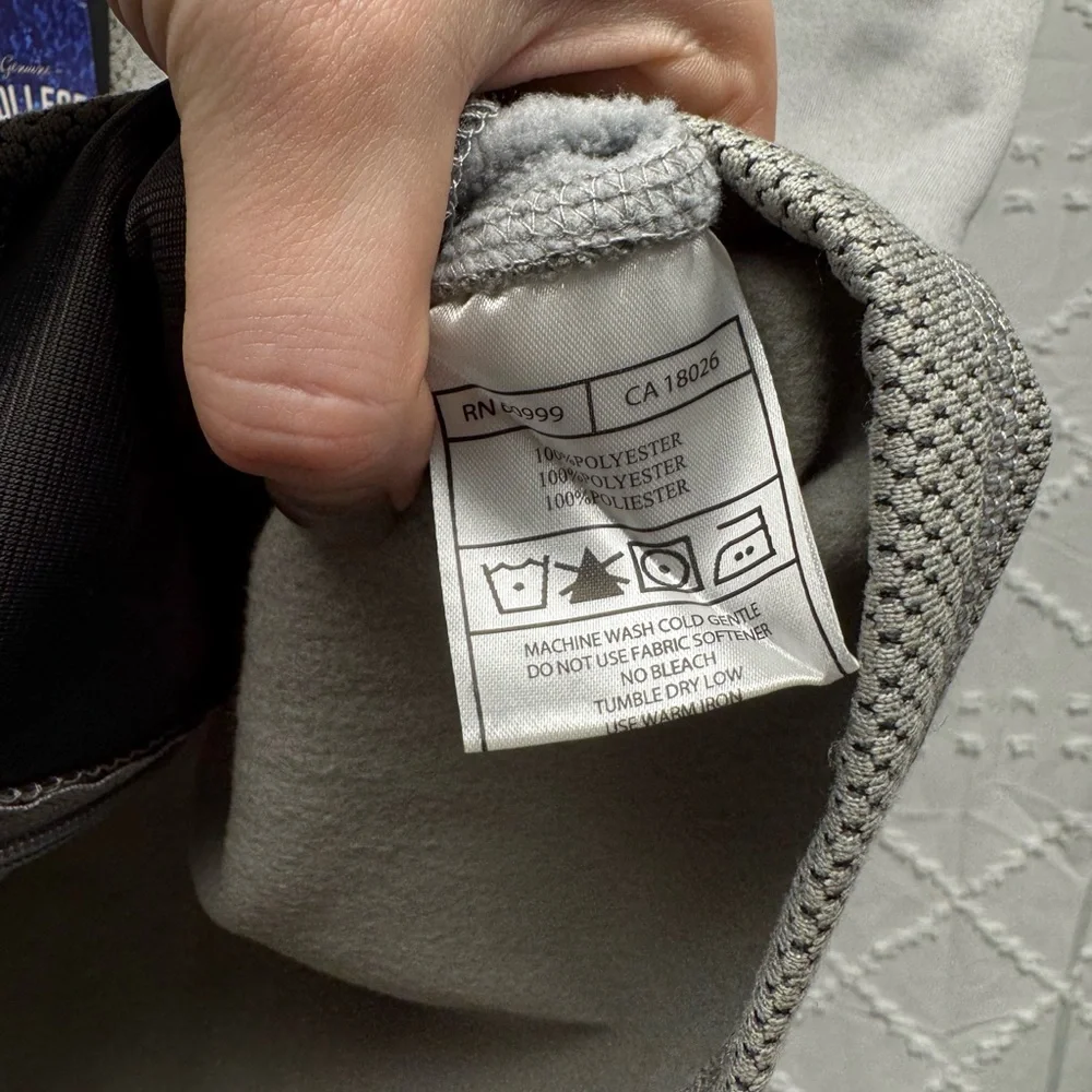 Antigua NWT Small Women's Oregon Ducks Nostalgic Full-Zip Course Vest - Gray